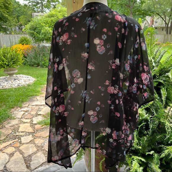 Arizona Black Floral See-through Flowing Light Weight Wrap size XS - Picture 2 of 6